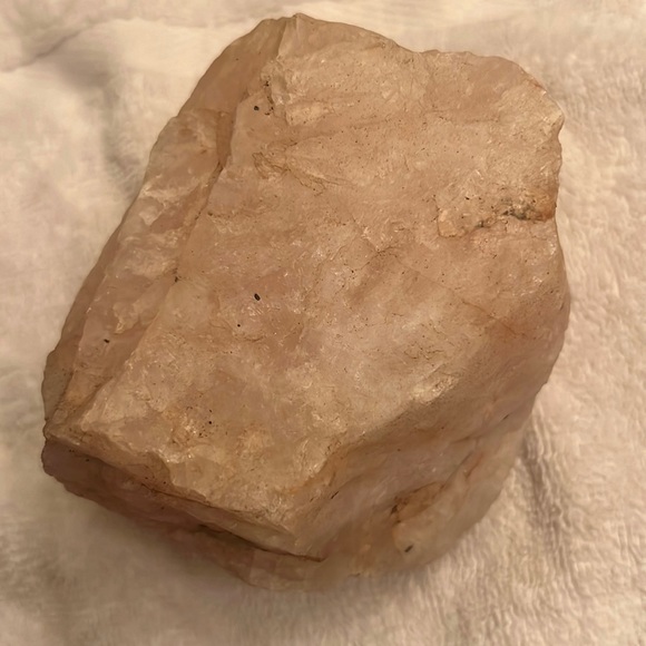 Rose quartz stone in the raw - Picture 3 of 16